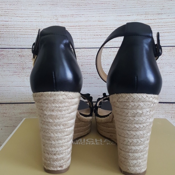 New Michael Kors Bella Leather Wedge Sandals - Picture 4 of 5